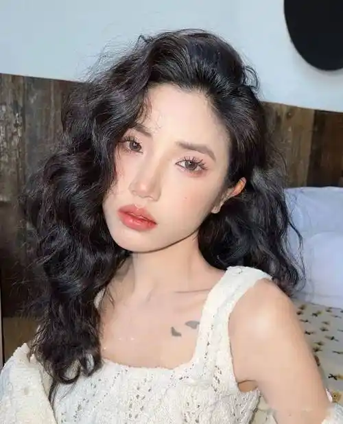 "复古全头烫",软萌好时尚._发型_中国_形象