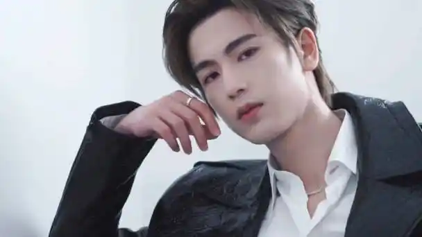 2023爱奇艺尖叫之夜##张凌赫楼梯冷感大片##张凌赫黑色皮衣机车造