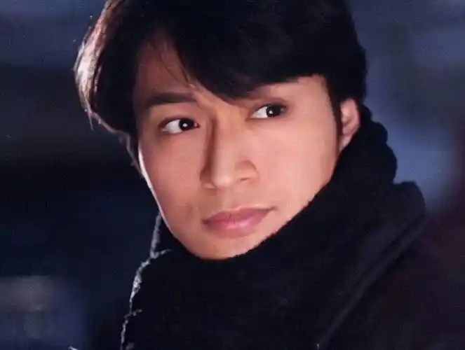 61岁马景涛面瘫为医美站台,头秃遮不住,陪富婆唱歌捞金40w_网友_生活