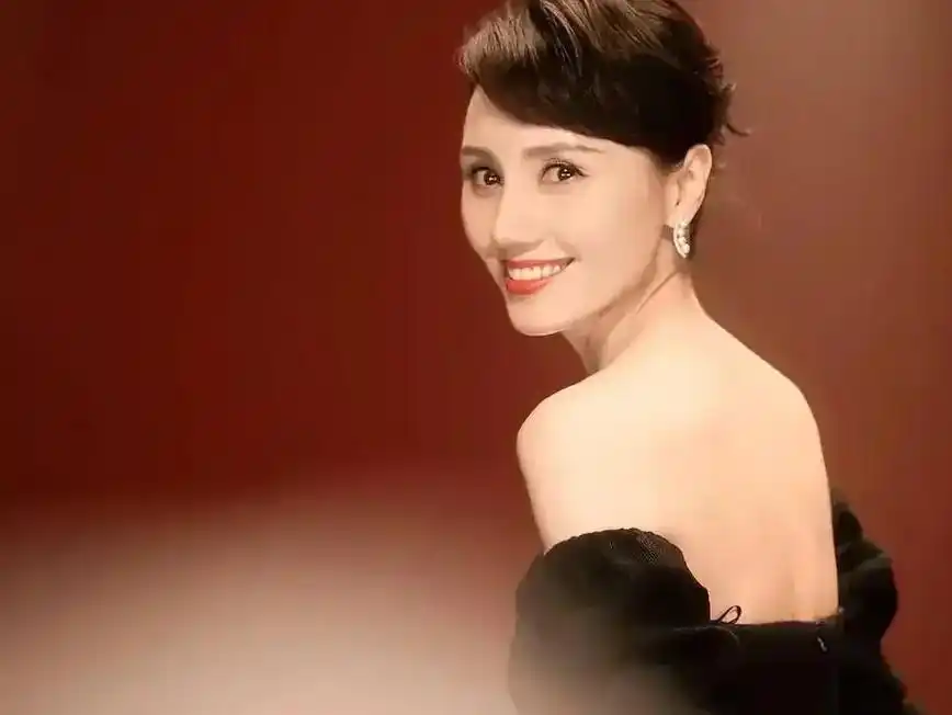 袁泉,中国知性女神!#袁泉 #美出高级感 #奥黛丽赫本 #做 - 抖音