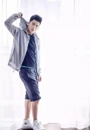 组图:某高校艺术系男生,身高178,你能猜出他的体重是多少吗?