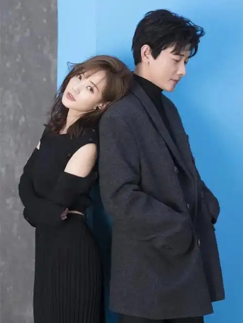 罗晋李一桐"撒糖大片"曝光,动作亲昵眼神超甜,不顾唐嫣感受?