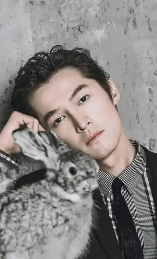 年龄从来不是简单数字,变老也不是需要害怕触及的问题,对于胡歌来说