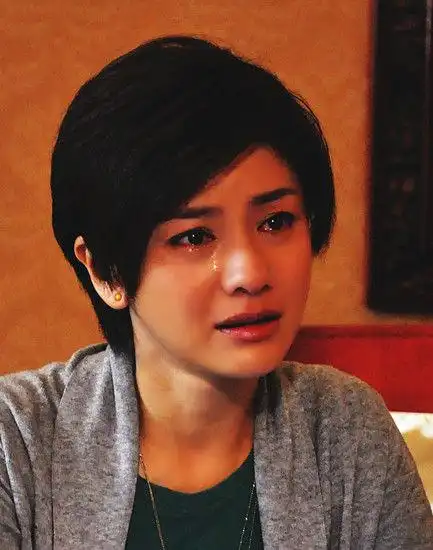 由胡可[微博]主演的家庭伦理剧《我在等你回家》中,胡可饰演的方圆圆