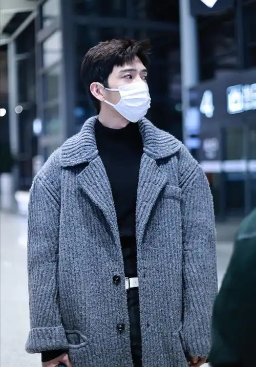 井柏然:街拍风范,时尚魅力百变酷感!_大衣_托特_造型