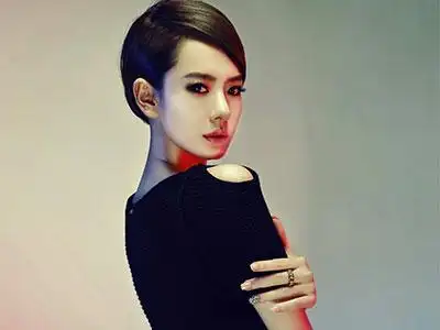 高娱经纪人带来最新代言预告!戚薇首度代言内衣