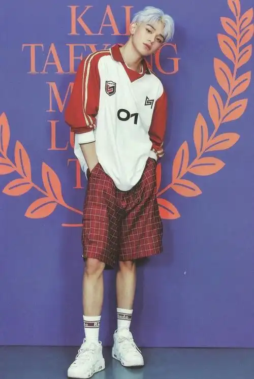 黄旭熙lucas限定银发图楼