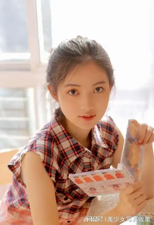 清新活力的丸子头女孩阳光爱笑唯美迷人