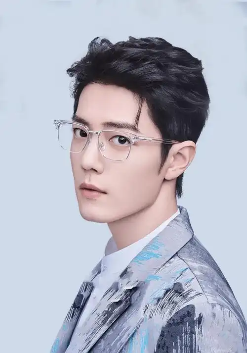 肖站戴眼镜的样子把女人的活色生香演绎的淋漓尽致,男人看都爱_肖战