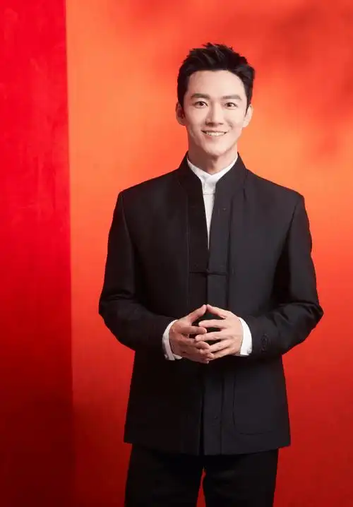 著名主持人张韬:30岁进央视,34岁上春晚,是亲人眼里的"暖男"