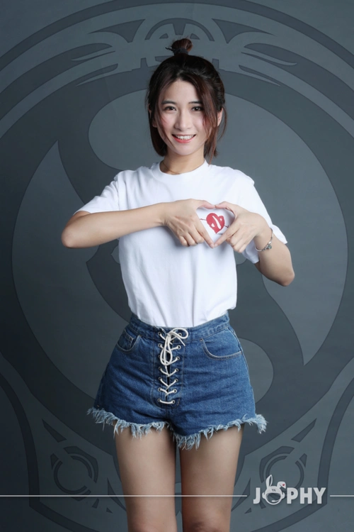 2014年dota2国际邀请赛中国区预选赛季军陈雅dota2知名游戏解说主持