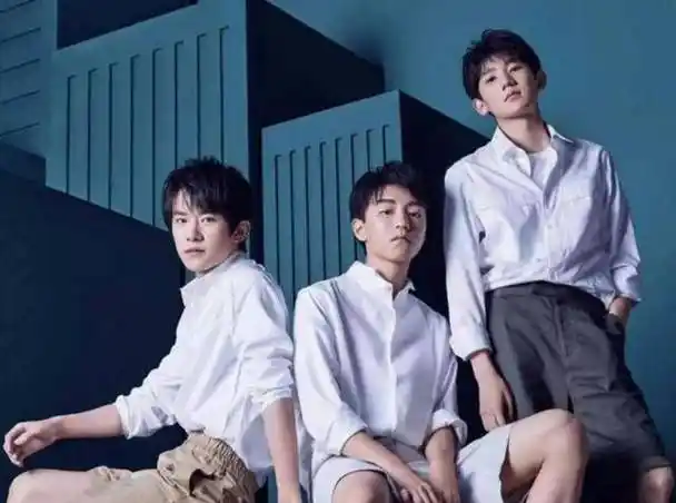 19岁王源公共场合吸烟,"榜样"人设碎一地!_行为_人物_网友