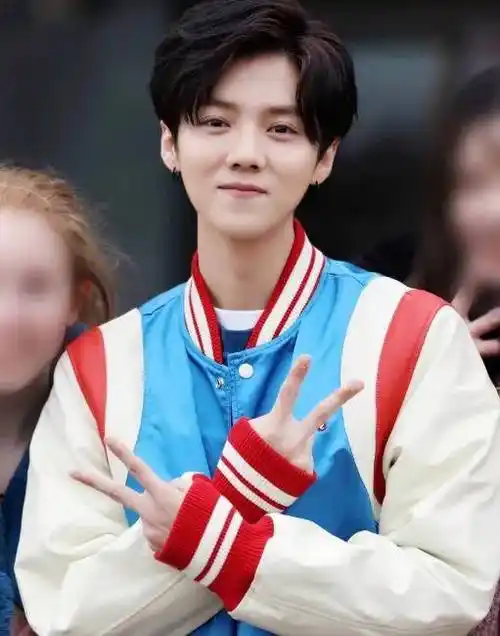 34岁鹿晗!沟壑纵横的脸庞!滤镜加持 秒变五官精致立体的帅气偶像