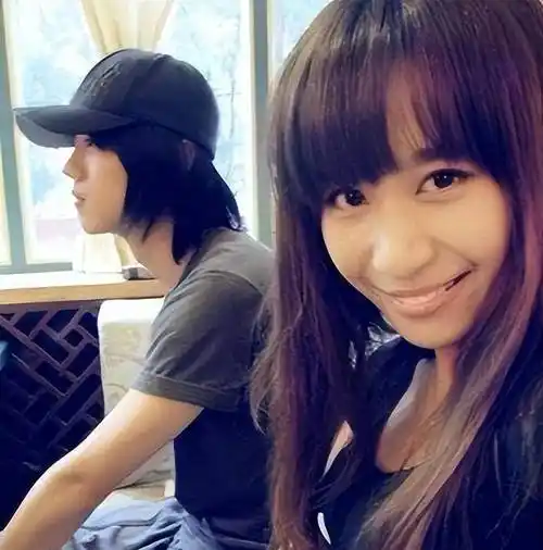 当年鹿晗为追求魏千雅可以说是费尽心机不仅整整追了三年还在社交平台