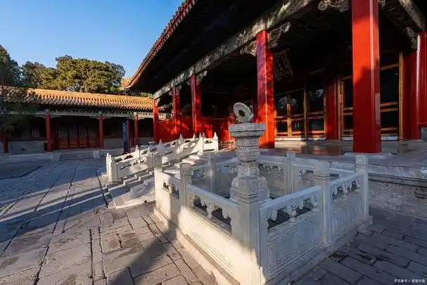 坤宁宫是故宫博物院内最具代表性的宫殿之一,它曾经是皇后居住的地方