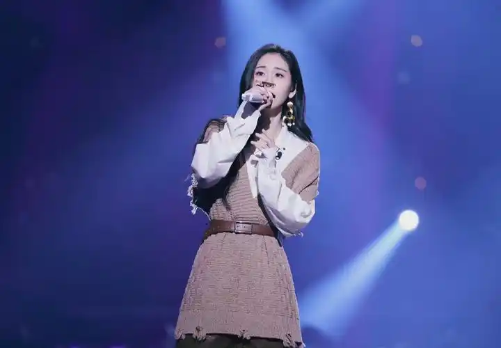 中国好声音张碧晨《光的方向》舞台也太绝了!__财经头条