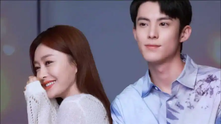 内娱姐弟恋天花板,秦岚王鹤棣超甜互动,满屏都是粉红泡泡