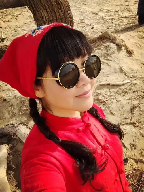 xpxhk1z">侃侃,出生于中国江苏省扬州市,kan kan,汉族,中国内地女歌手