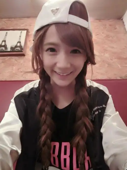 电玩女神虎牙妹化身美少女战士