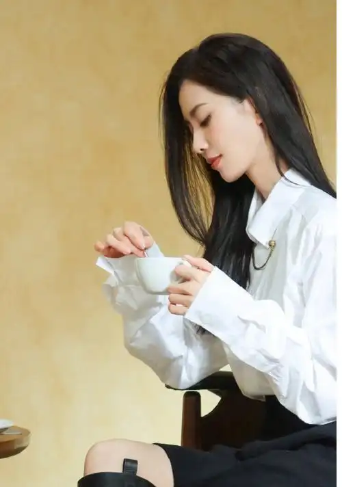 刘诗诗西装造型拍摄花絮