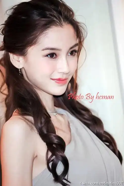 早期的angelababy明艳但又幼态,可以说是国内女星颜值天花板了