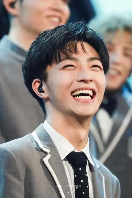 这些笑容超甜的明星 治愈你的不开心