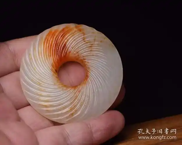 老和田玉旋纹璧