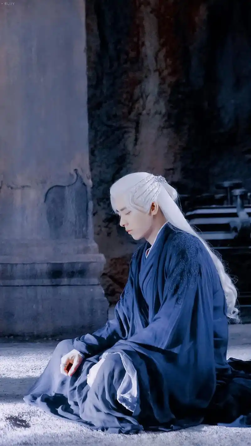 白发苏摹绝美～#镜双城李易峰 #电视剧镜双城 #李易峰 @李 - 抖音