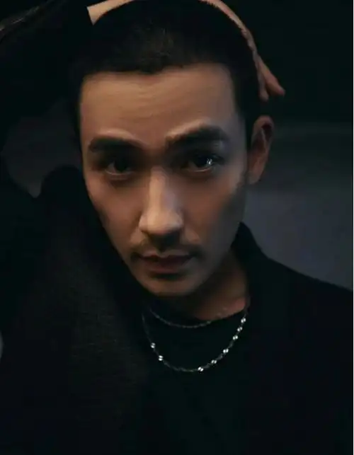 寸头造型别轻易尝试,看了这8位才懂,啥叫意气风发啥叫灾难现场