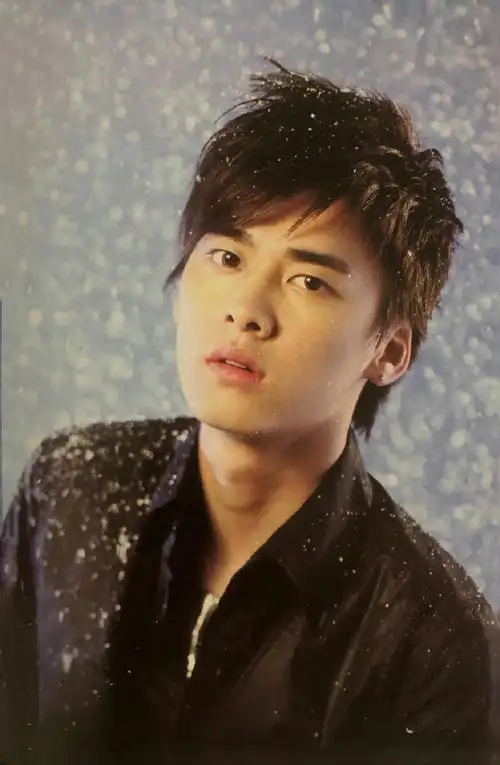 挑战每天按相册顺序发一张李易峰的照片##园园不断