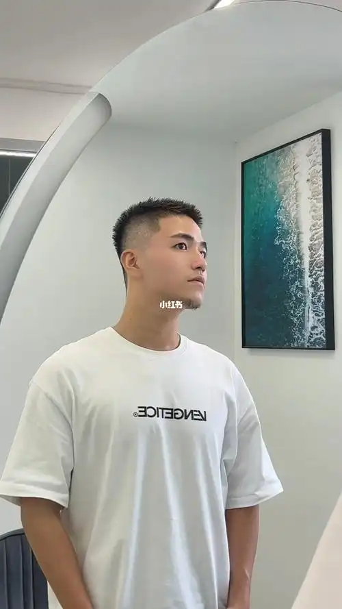 男生短寸非常的帅气