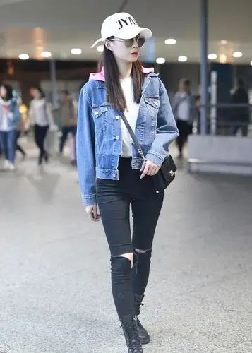 正文     2019年4月7日,沈梦辰机场街拍.