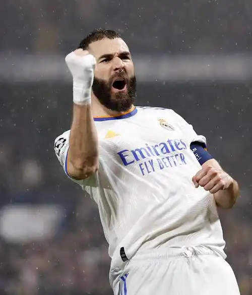 门将终结者纪录收割机连续帽子戏法本泽马值得金球奖