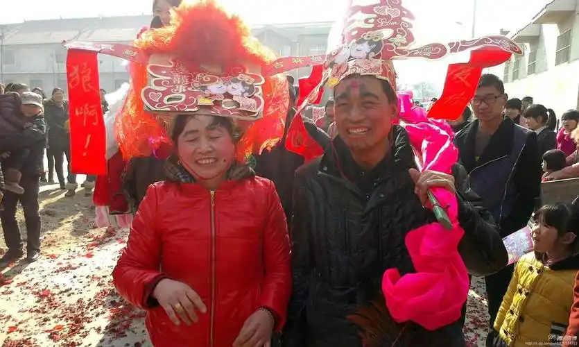 山西,腾讯微博网友吴红斌:农村给孩子结婚时为公公婆婆所装扮的延子