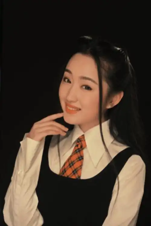 杨钰莹一组身穿背带裙旧照,那时的玉女堪称中国最美的青春美少女
