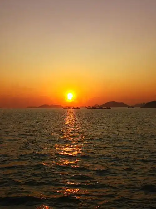 在渔人码头看海上日落