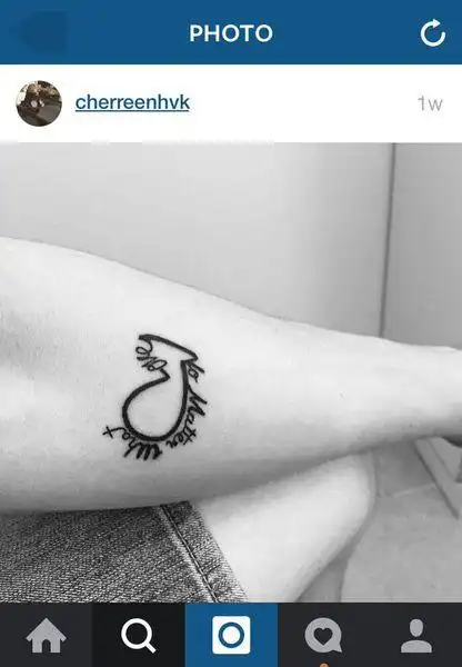 有谁知道尼坤胳膊上为什么包起来了,都说是纹身,是真的吗?纹的什么呢?