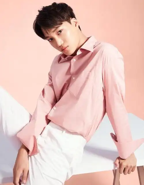 随便一个动作都能让广告图变身画报级别,金钟仁的镜头表现力实在一绝!