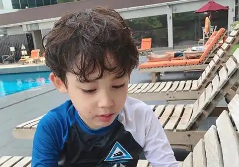 秋冬季大男孩梳呆萌时尚短发都是小正太 - 发型设计 - 辣妈营