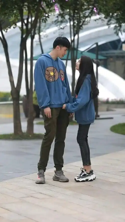 180的男生都喜欢160左右的女生么?