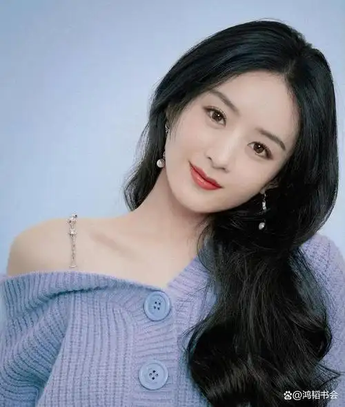 在演艺圈的璀璨星空中,赵丽颖如同一团燃烧的火焰,以其鲜明的个性和