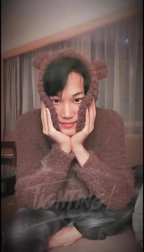 嘟嘟嘴巴的金钟仁太可爱了!金钟仁金钟仁