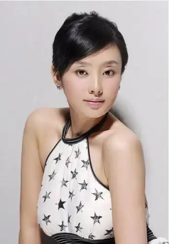 王子瑜服装植入合作,低价合作艺人价表,2020明星软植入