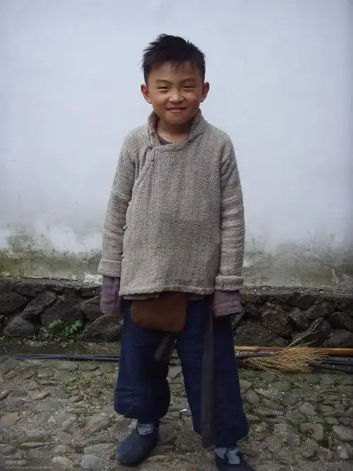 p>郑伟,2000年12月18日出生于北京市,中国内地影视男演员,就读于南京