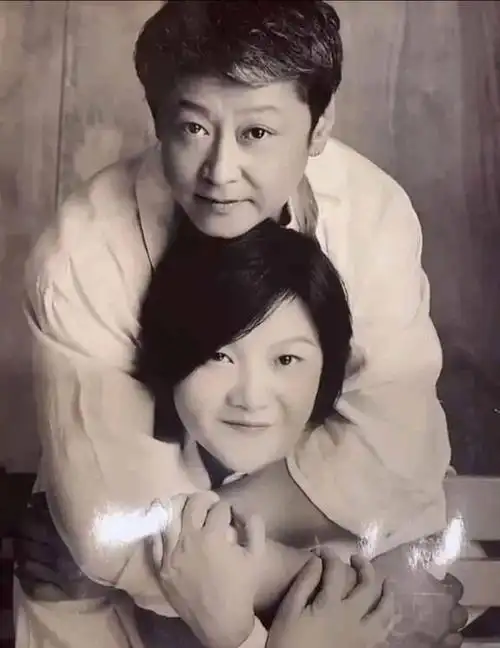 事实证明63岁的名门痞女洪晃已过上了自己想要的生活