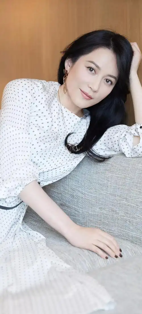 50岁俞飞鸿高清写真曝光,颜值不低于20出头的小姑娘,至今单身|俞飞鸿