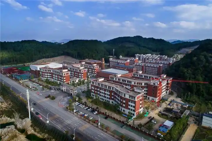 贵州省龙里中学当代先锋网图