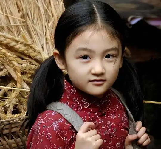 林妙可就拿下《红楼梦》中幼年林黛玉的角色,也算是一位小有名气的小