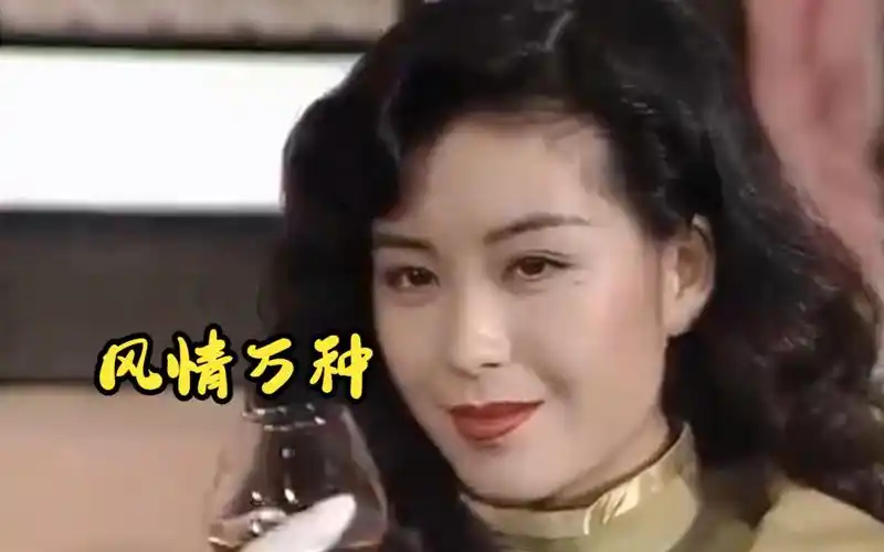 年轻的伍咏薇,风情万种很难不爱啊