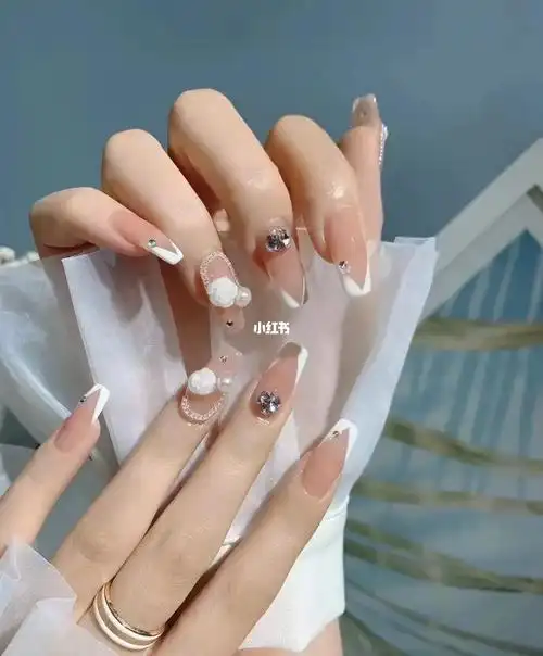 简约白色法式美甲